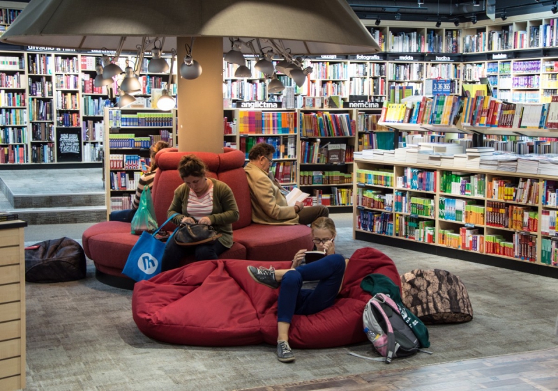 magasin-COARAZE-min_books_bookstore_book_reader_readers_reading_shop_sale_books-849006